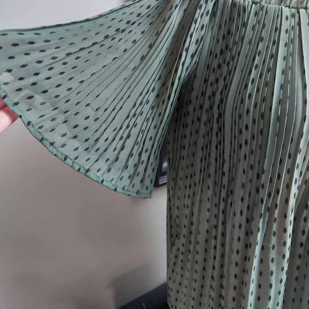 She &Sky Pleated Blouse - Picture 3 of 5
